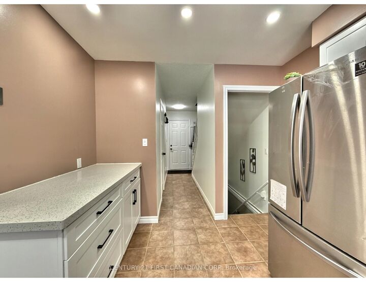 Property Photo: 159 Walmer Gardens ON N6G 4H6