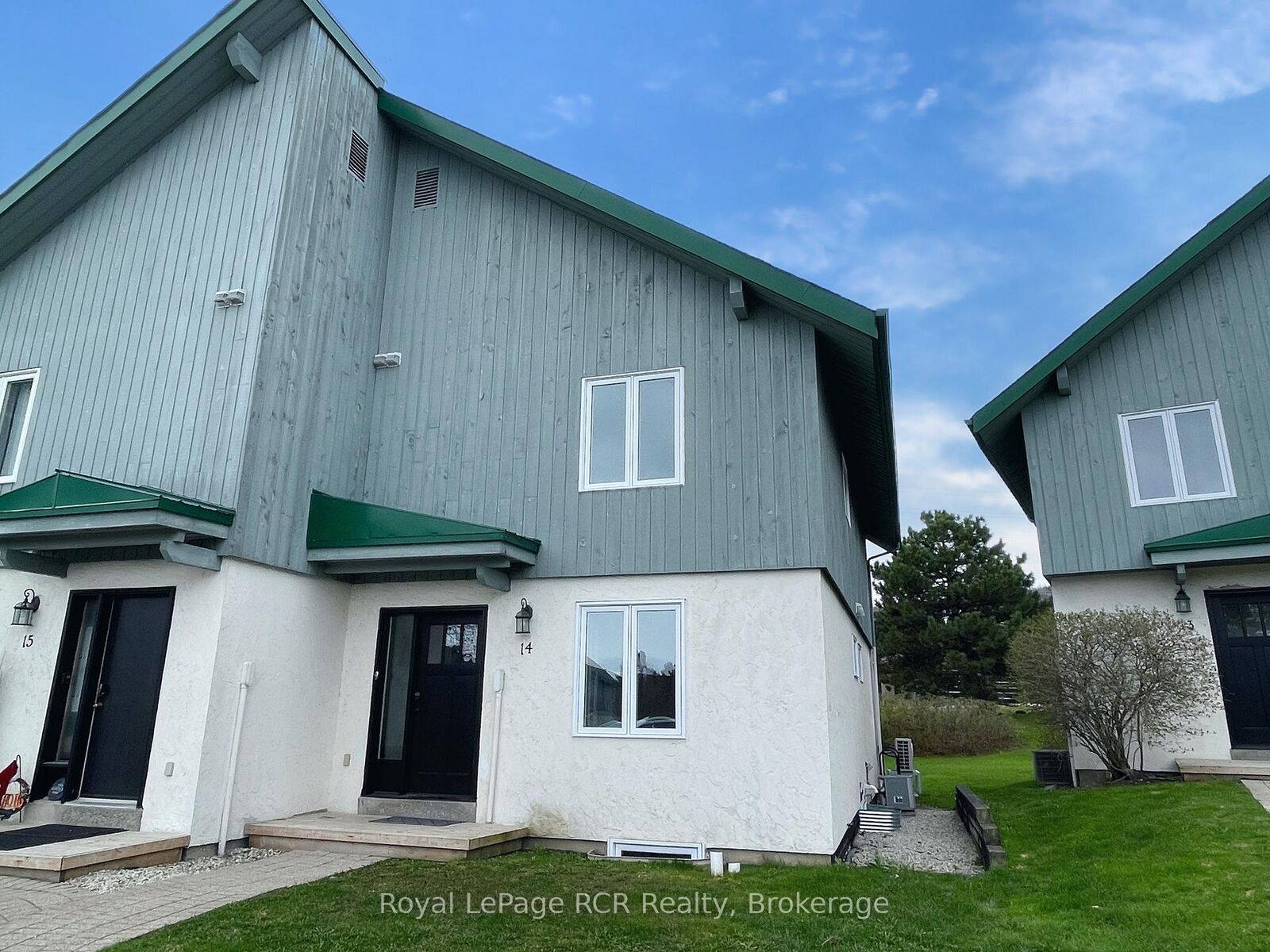 Property Photo: 104 Kellies Way 14 ON L9Y 0L5