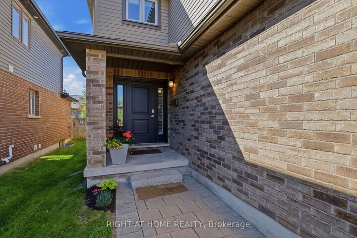 Property Photo:  2322 Buroak Drive  ON N6G 0L1 