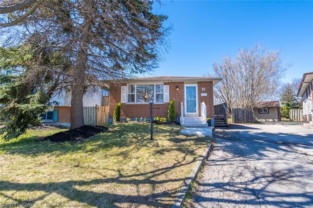 Property Photo: 59 Edwina Court Lower ON L8V 4M2