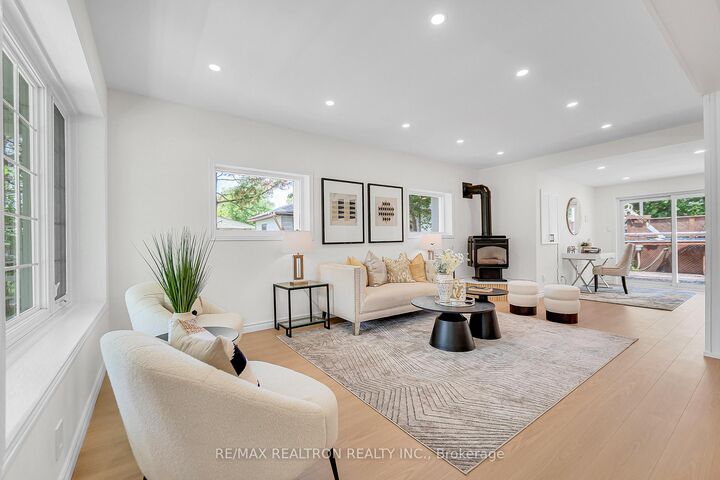 Property Photo: 330 Tampa Drive ON L4P 3A4