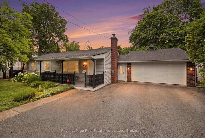 Property Photo: 1924 Balsam Avenue ON L5J 1L2