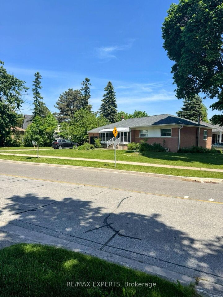69 Lloyd Manor Road — photo 1