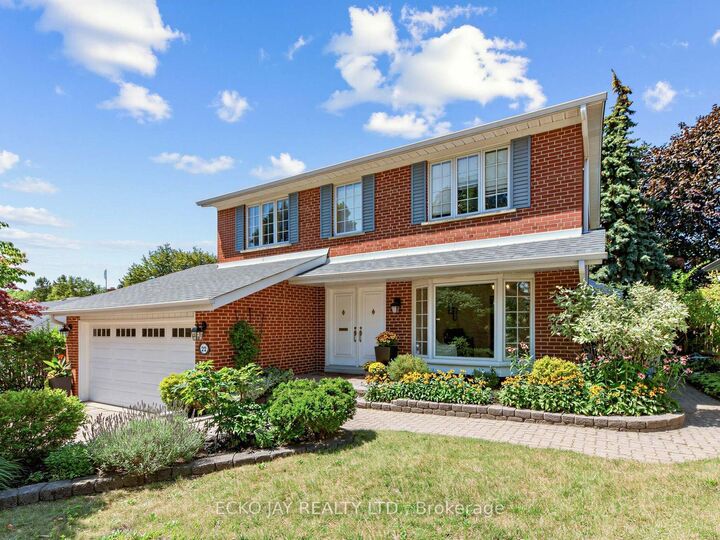 22 Meadowglade Crescent — photo 1