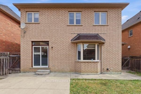 Property Photo: 21 Castle Mountain Drive ON L6R 2W9