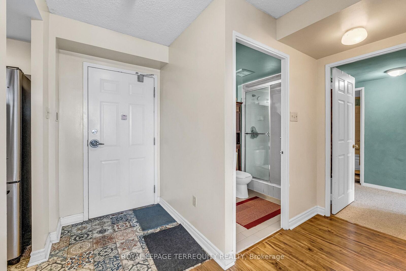Property Photo: 250 Webb Drive 1512 ON L5B 3Z4