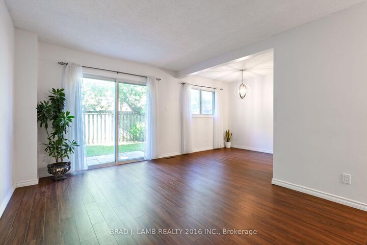 Property Photo: 405 Hyacinthe Boulevard Th#12 ON L5A 3N1