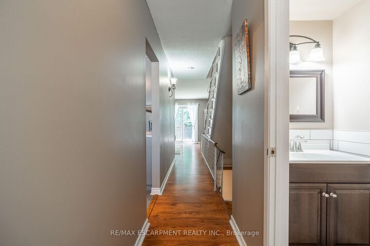 Photo de la propriété:  54 Kinross Street  ON N3W 1K1 
