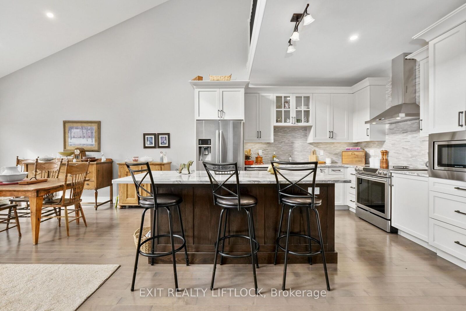 Property Photo: 68 Blossom Court 10 ON K0K 3K0