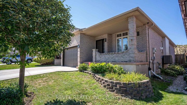 Property Photo:  857 Cresthaven Crescent  ON N6K 4W4 