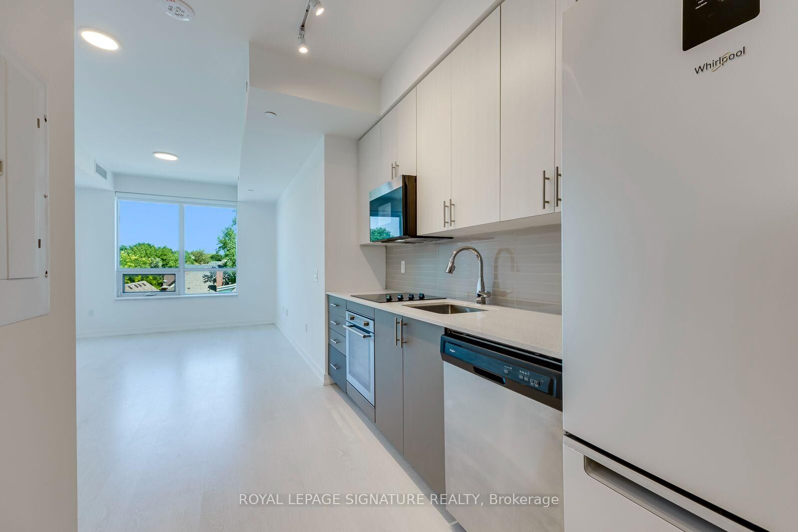 Property Photo: 415 Main Street W 417 ON L8P 0C9