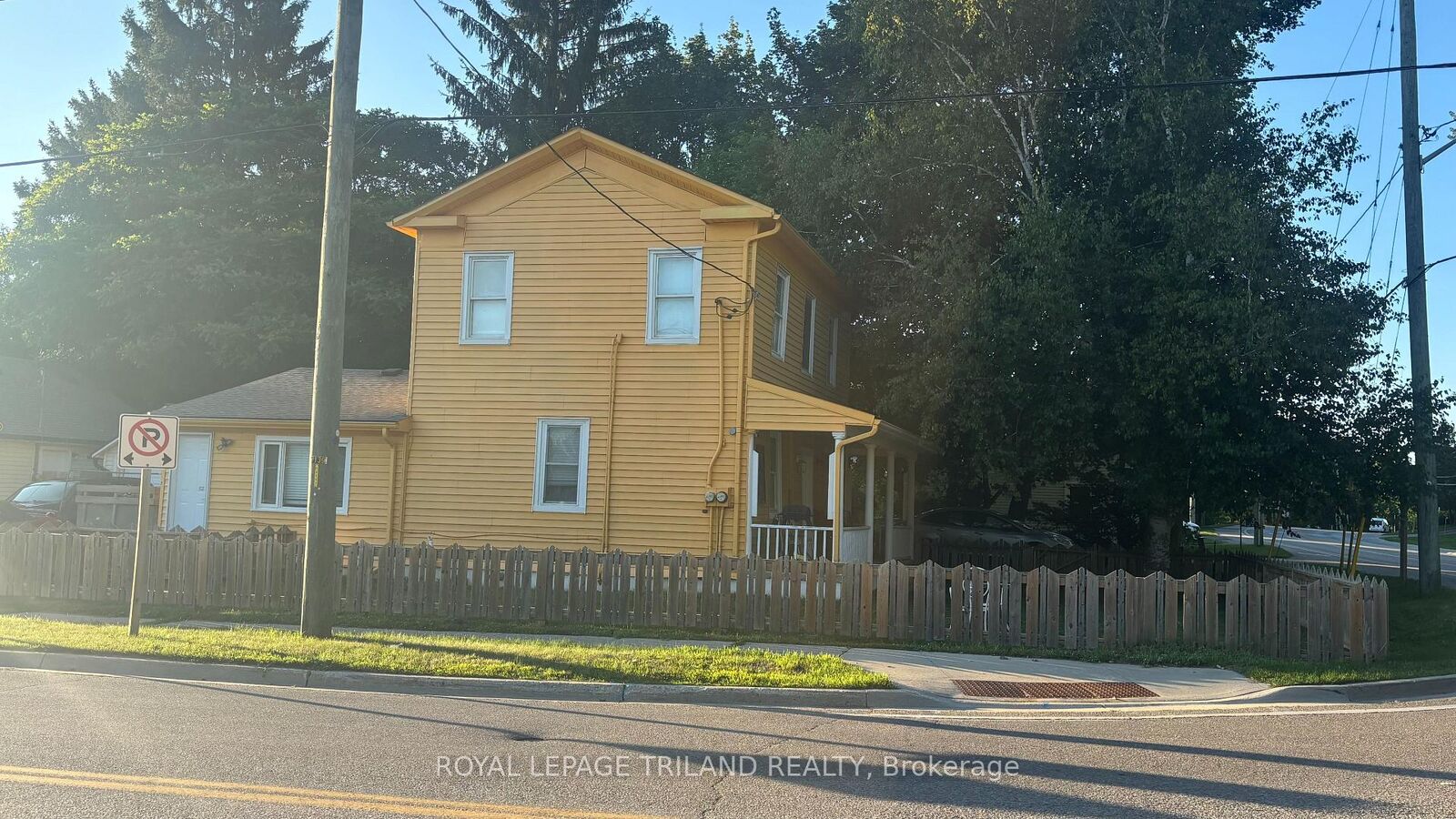 Property Photo: 4597 Sunset Drive ON N5L 1B4
