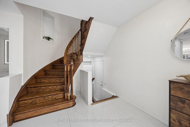 Property Photo: 7339 Black Walnut Trail ON L5N 7M3