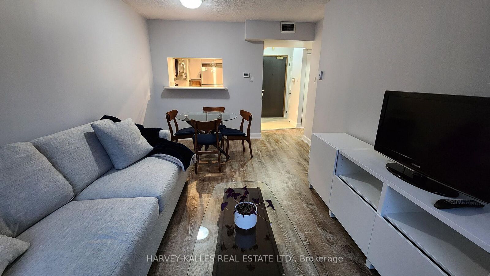 Property Photo:  7 Broadway Avenue 211  ON M4P 3C5 