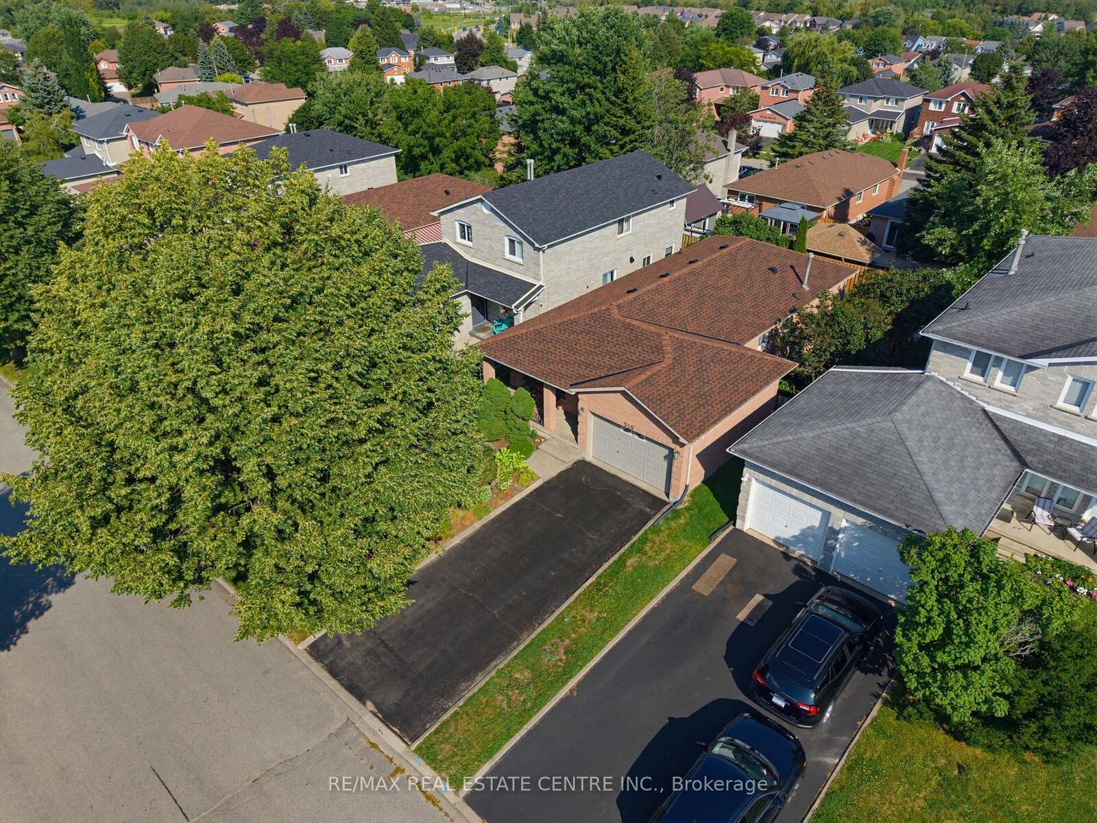 Property Photo: 310 Bailey Drive ON L9W 4M3