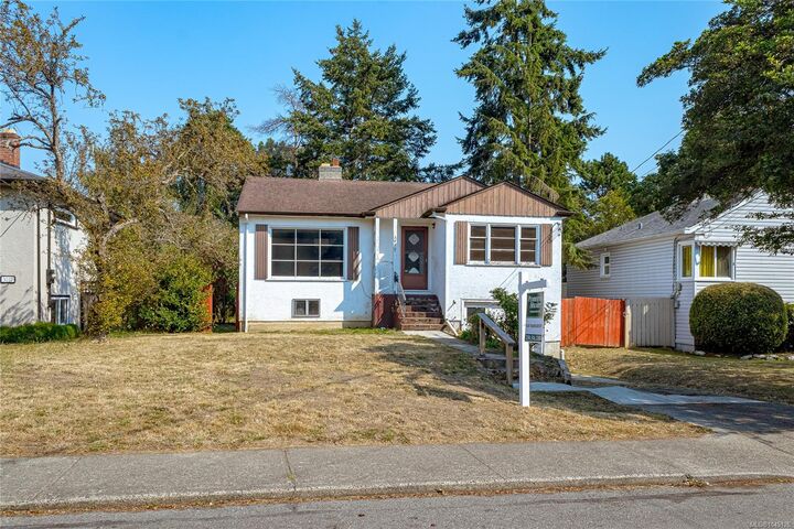 Property Photo: 3033 Carroll St BC V9A 1R5