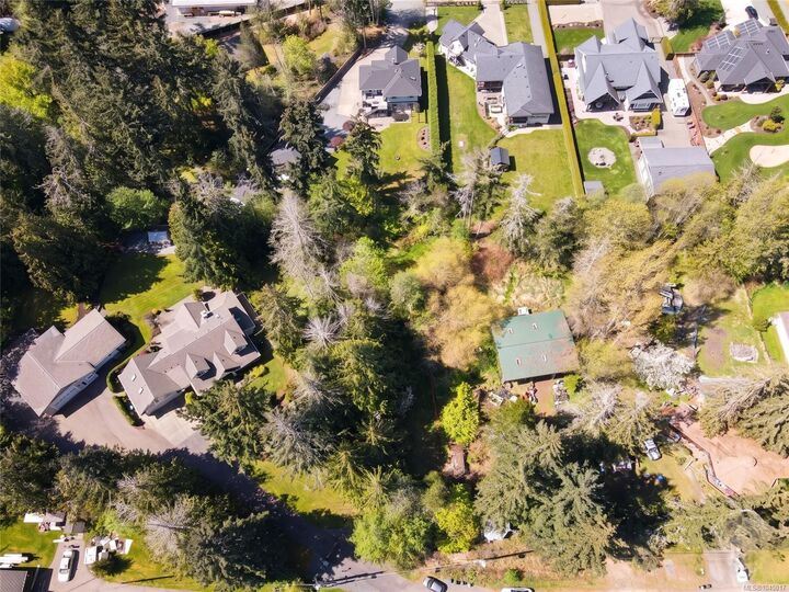 Photo de la propriété:  Lot 20 Robin Pl  BC V9K 2P4 