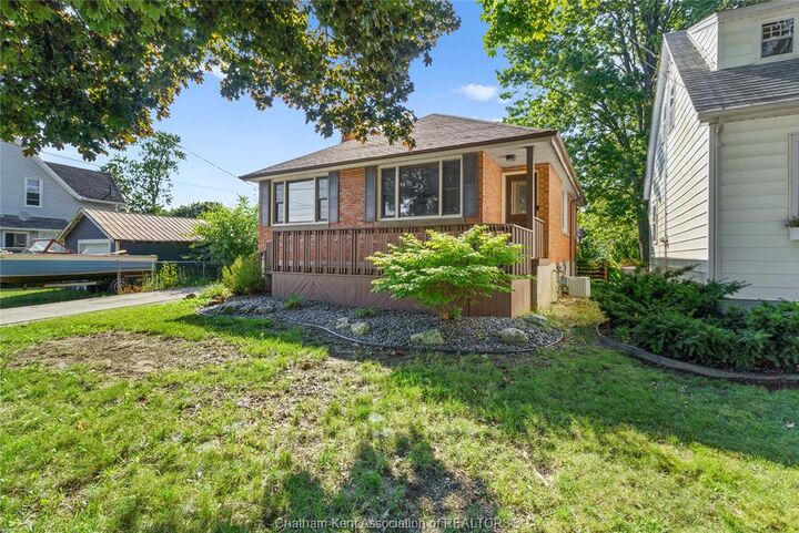Property Photo: 204 McNaughton Avenue East ON N7L 2G5