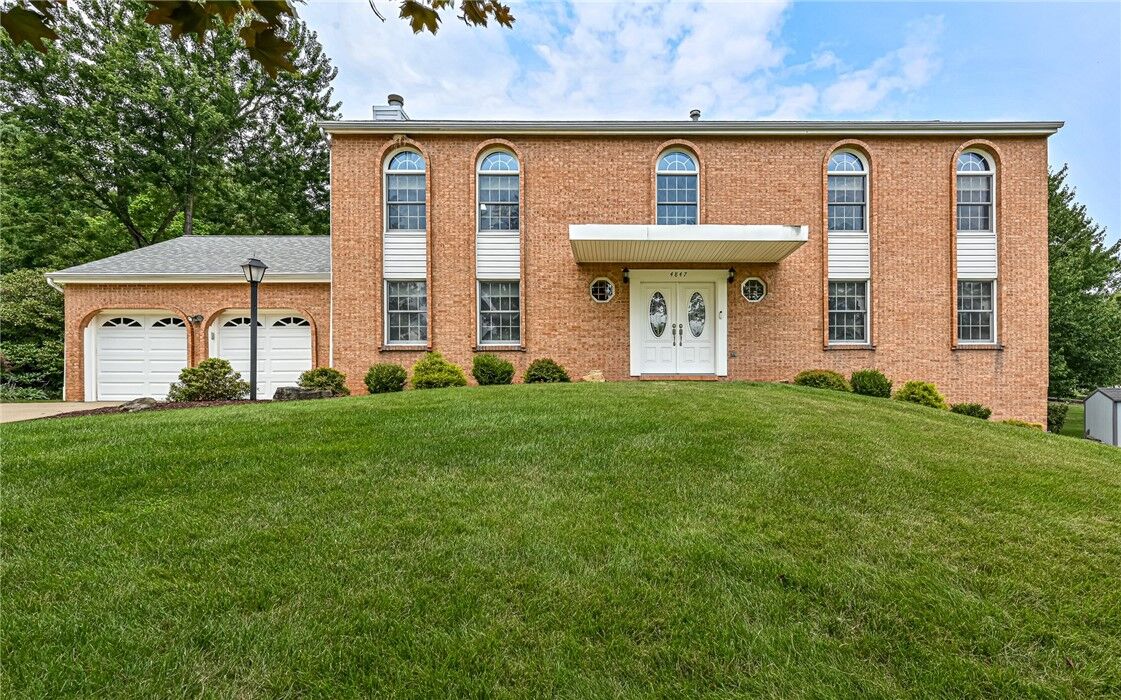 Property Photo:  4847 Shamrogue Ct  PA 15101 