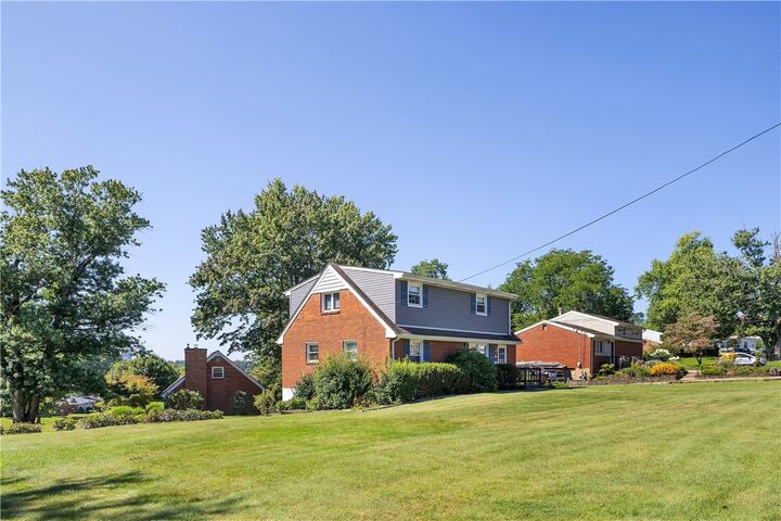 Property Photo: 978 Garden City Dr PA 15146
