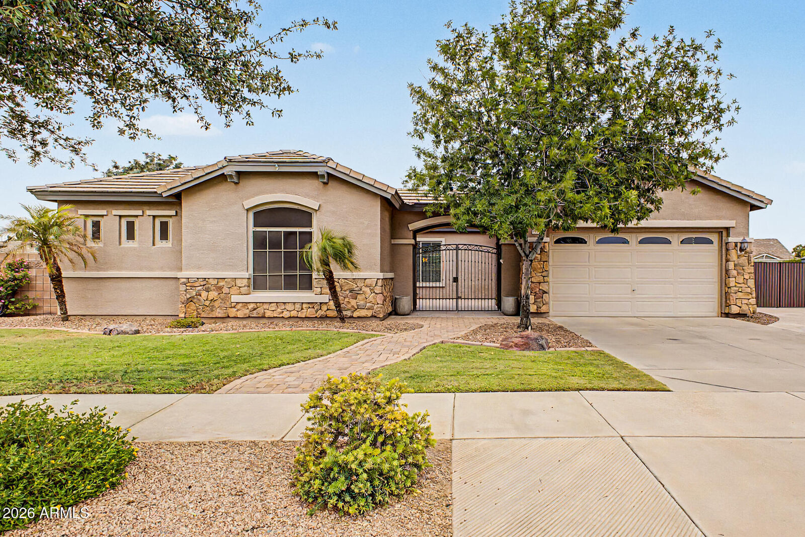 Property Photo: 19006 E Arrowhead Trail AZ 85142