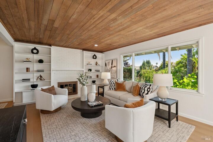Property Photo:  8 Del Oro Lagoon  CA 94949 