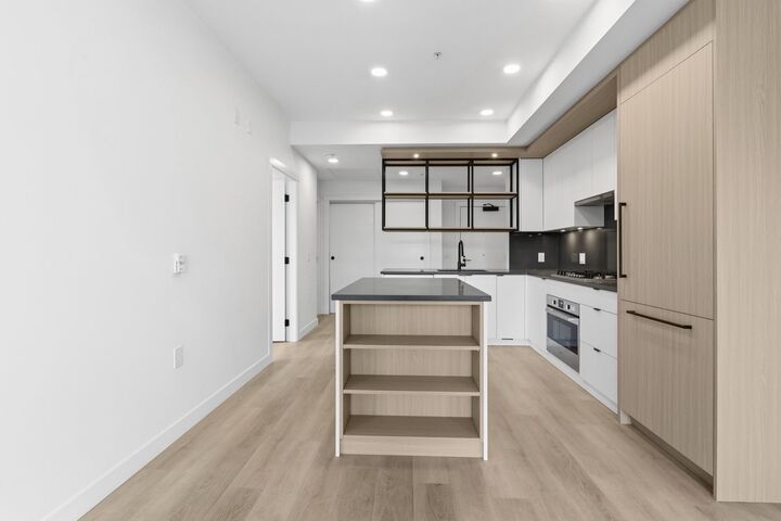 Property Photo: 2268 E Broadway 302 BC V5N 0L2