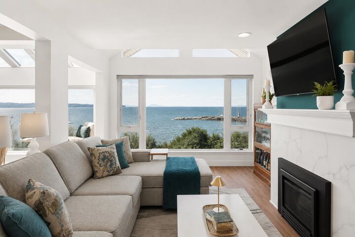 Property Photo: 15165 Marine Drive 202 BC V4B 1C5