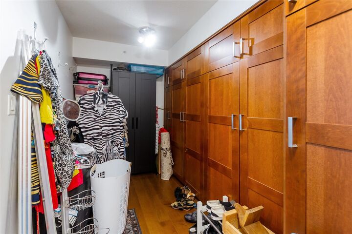 Property Photo: 188 E Esplanade 302 BC V7L 4Y1