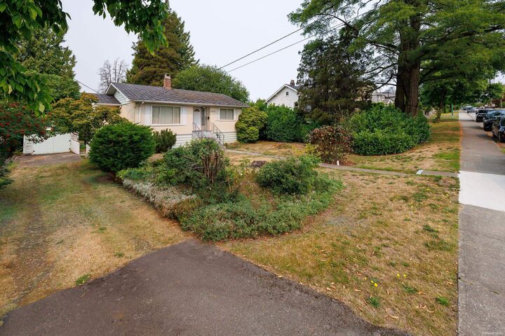 Property Photo: 7289 Dow Avenue BC V5J 3X3