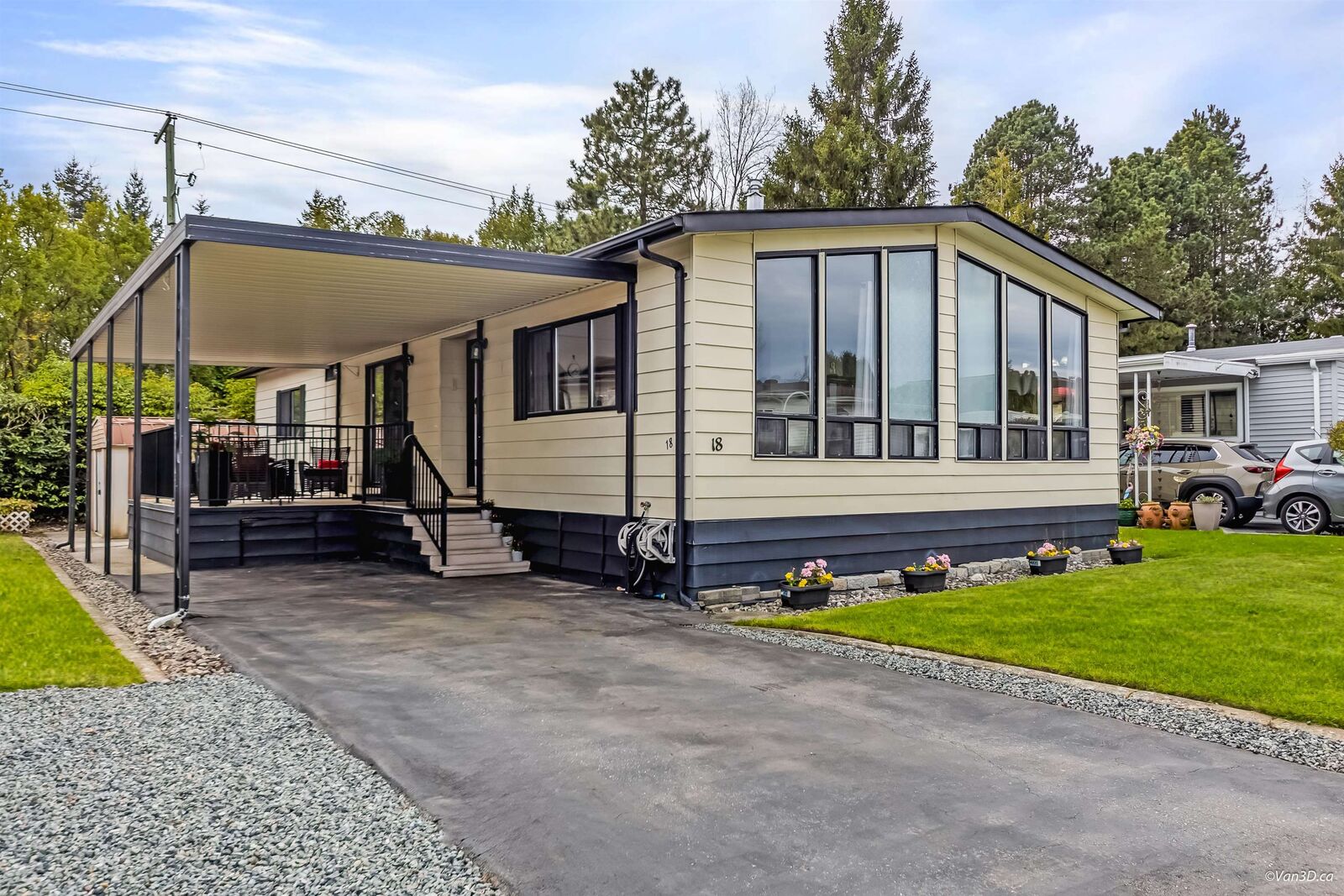 Property Photo: 2120 King George Boulevard 18 BC V4A 6Y8