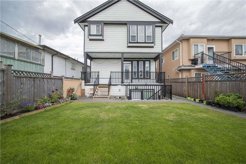 Property Photo: 2216 Mannering Avenue BC V5N 3C4