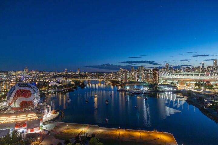 Property Photo: 1128 Quebec Street 2105 BC V6A 4E1