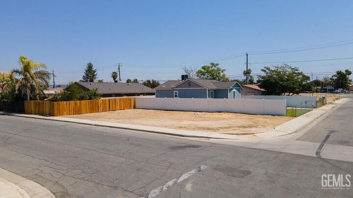 Property Photo:  0 201 Clifton St  CA 93307 