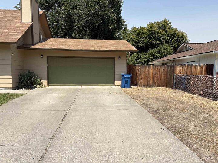 Property Photo: 1200 E 9th N ID 83647