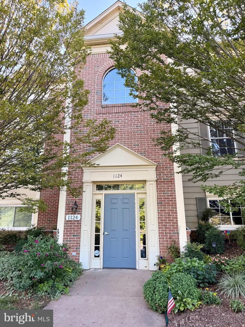 Property Photo: 1124 Huntmaster Terrace NE 201 VA 20176