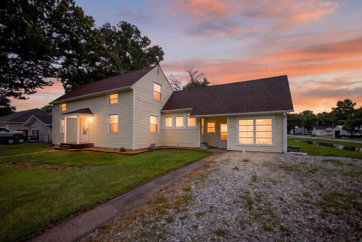 Property Photo:  515 E Booth St  MO 65240 