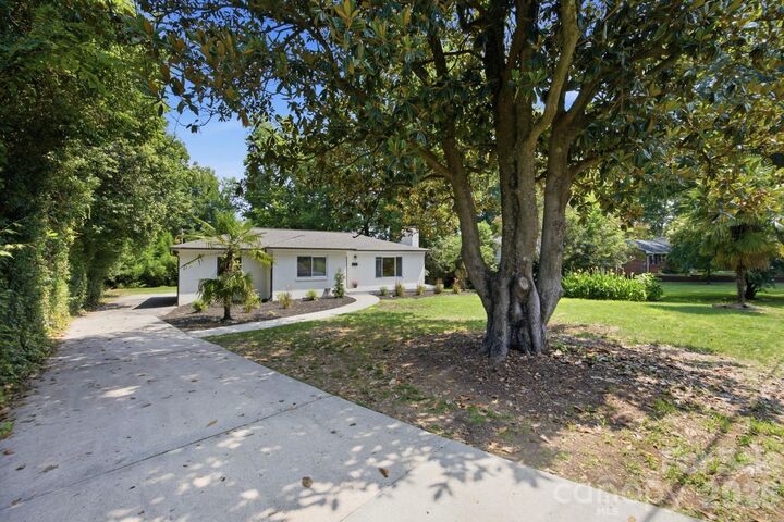 Property Photo:  943 Hickory Nut Street  NC 28205 