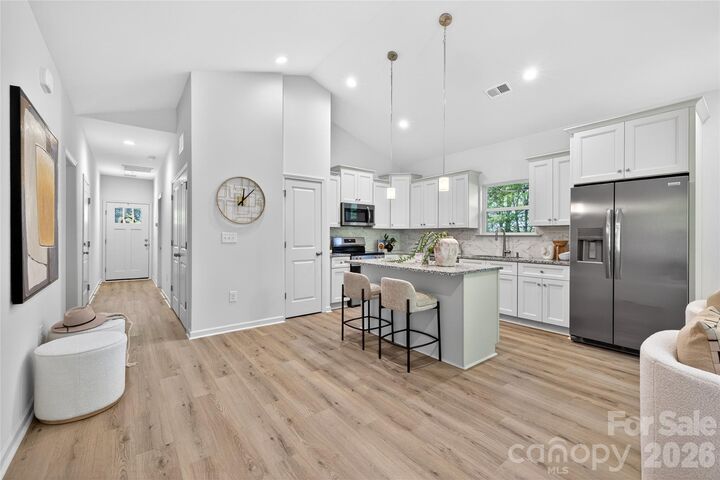 Property Photo: 1009 Ashton Avenue NC 28052