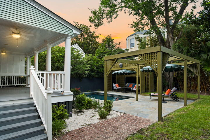 Property Photo: 6 Rutledge Avenue SC 29401