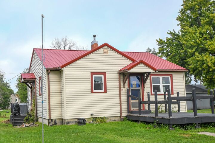 Property Photo:  485 Adams Street  IA 50246 