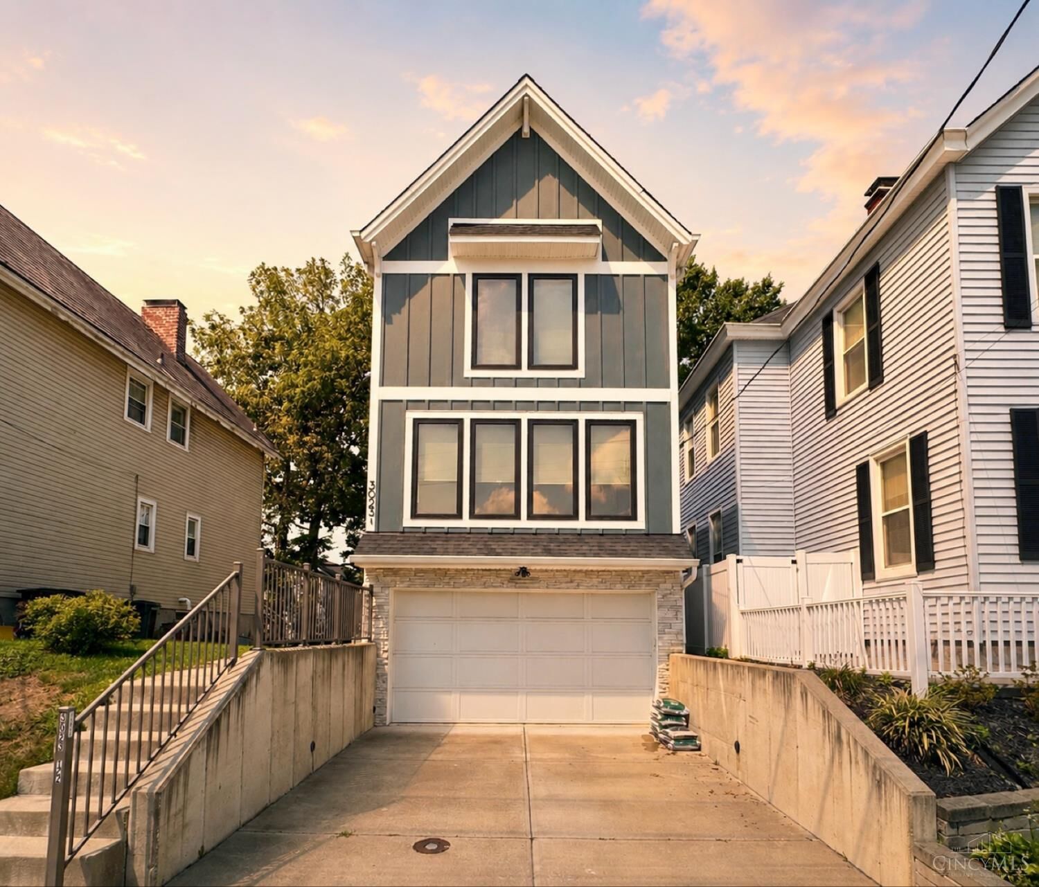 Property Photo: 3023 Lavinia Avenue OH 45208
