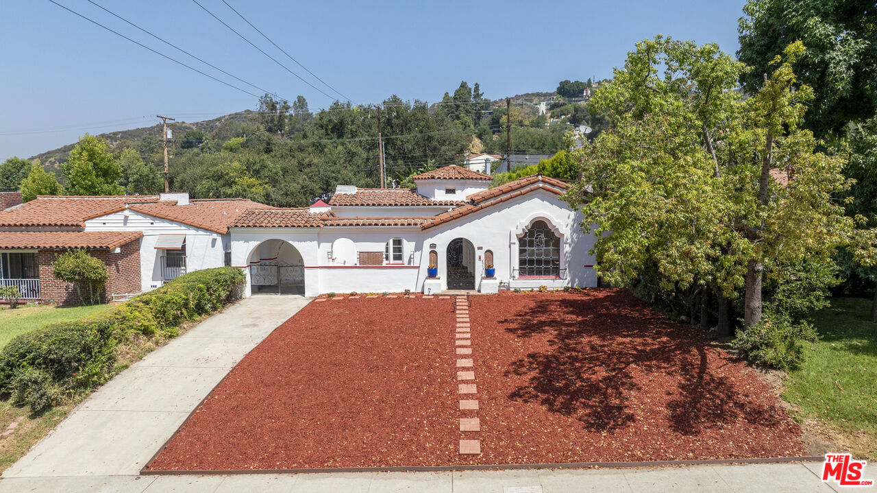 Property Photo:  2401 E Glenoaks Blvd  CA 91206 