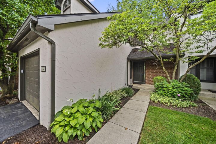 Property Photo: 6752 Willow Grove E Place OH 43017