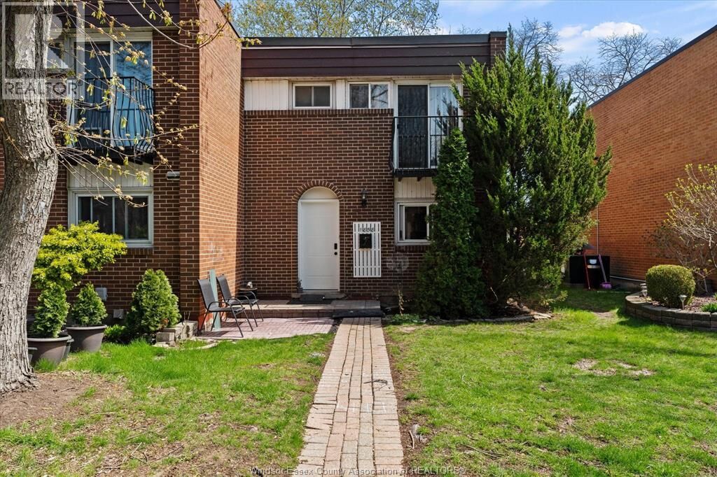 Property Photo:  1858 Eastgate Estates 119  ON N8T 2T2 