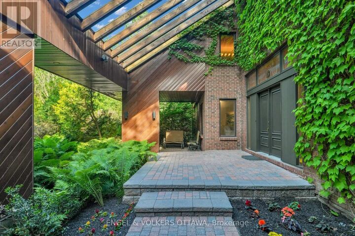 Property Photo: 7 Mid Pines Grove ON K2R 1B7