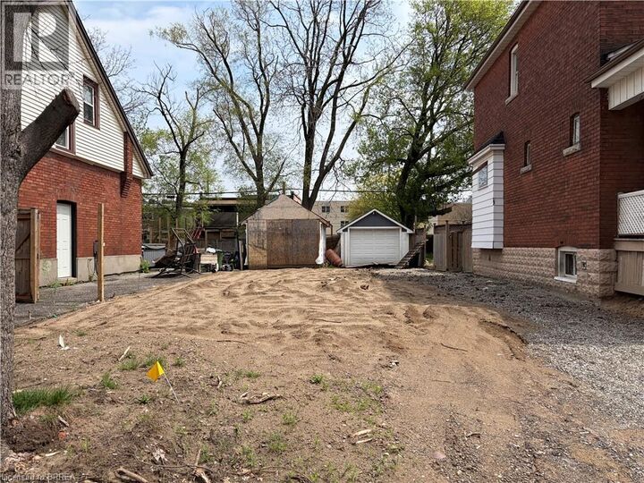 Property Photo:  18 Tuxedo Avenue North  ON L8H 4P5 
