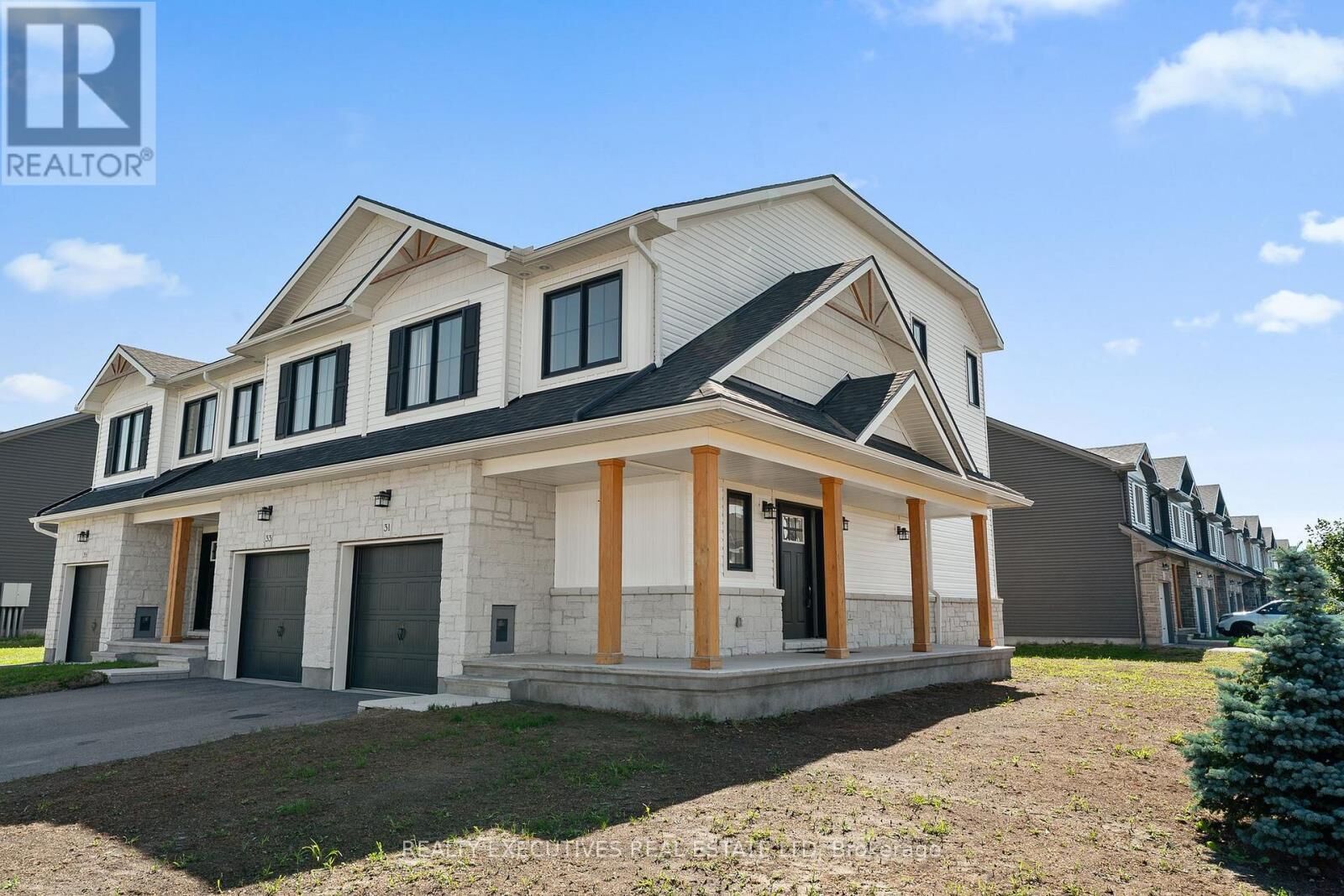 Property Photo: 31 Whitcomb Crescent ON K7A 0C1