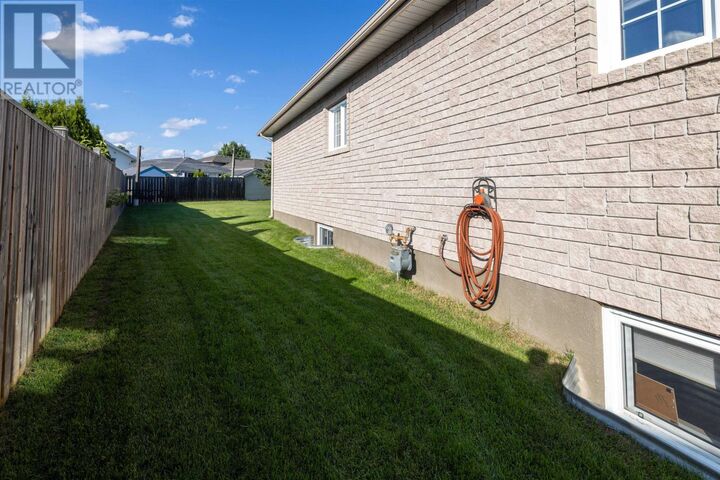 Property Photo: 132 Wolverine Cres ON P7C 5Z2