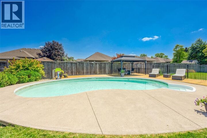 Property Photo: 230 Pebble Beach Court ON N7W 1C8